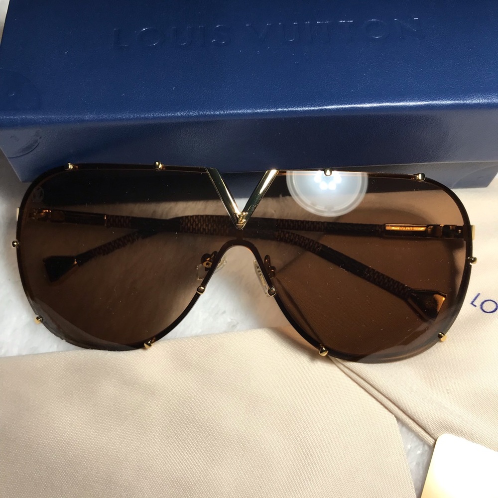 🤳🏾Authentic Louis Vuitton Drive Sunglasses 💯